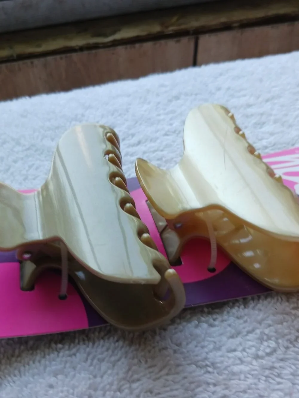 2 Goody Slideproof Inner Teeth Medium Claw Clips Hair Jaw Plastic GoldTan Blonde